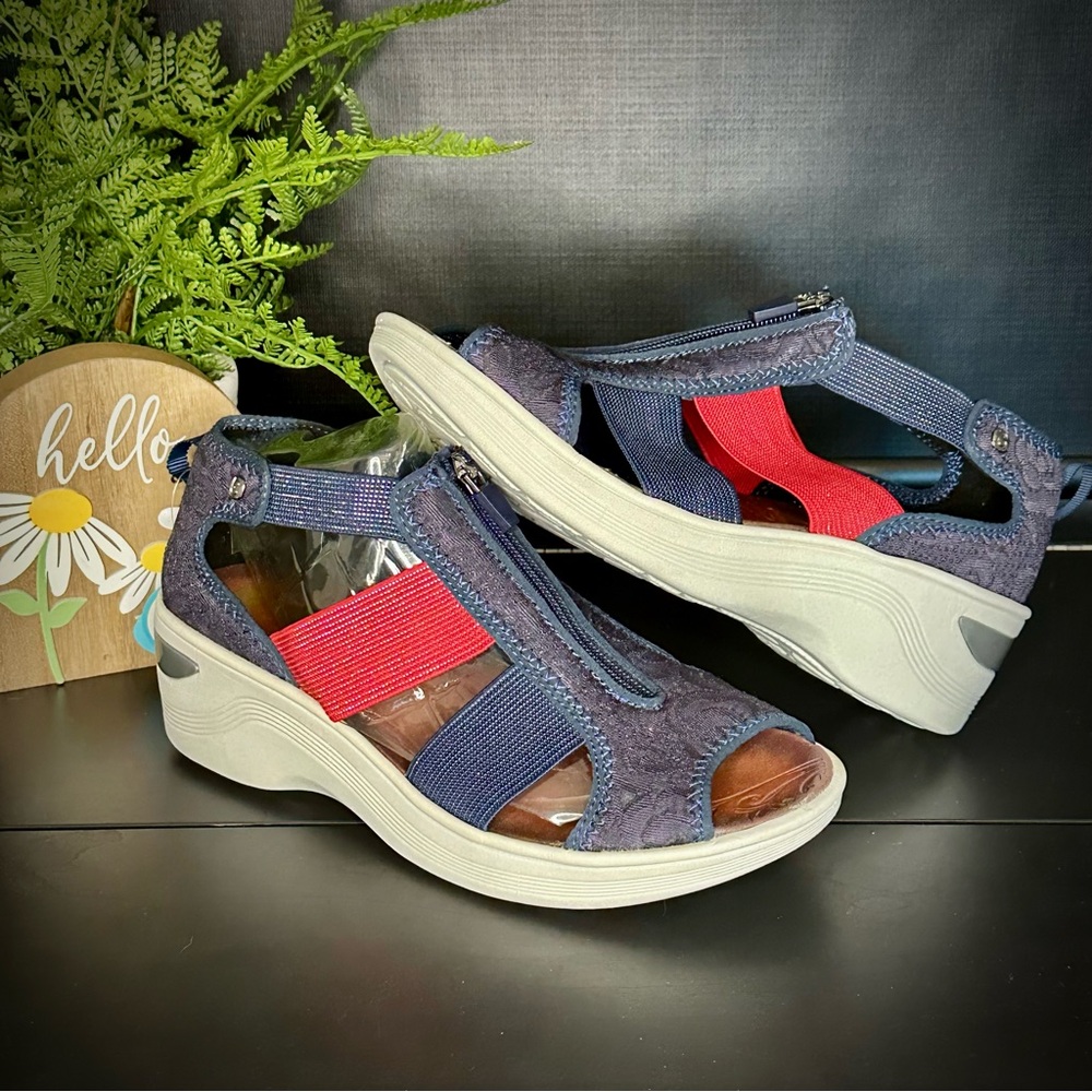 NWT BZEES Navy and Red Duet Sandals size 9W